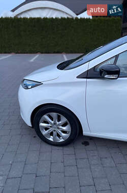 Хетчбек Renault Zoe 2016 в 