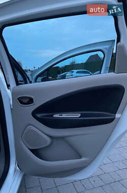 Хетчбек Renault Zoe 2016 в 