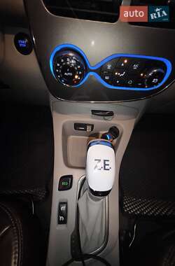 Хэтчбек Renault Zoe 2017 в 