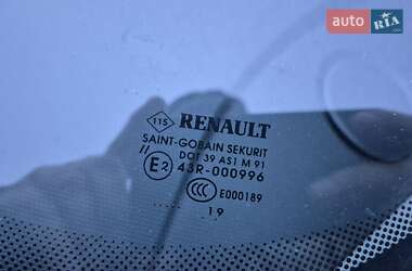 Хэтчбек Renault Zoe 2019 в 