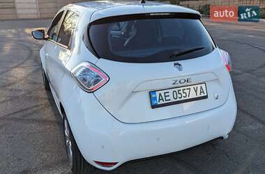 Хэтчбек Renault Zoe 2015 в 