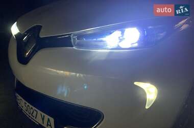 Хэтчбек Renault Zoe 2017 в 