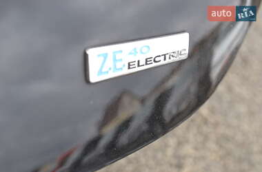 Хэтчбек Renault Zoe 2018 в 