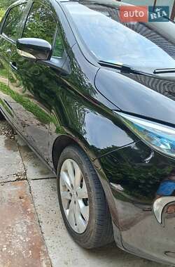 Хэтчбек Renault Zoe 2015 в 