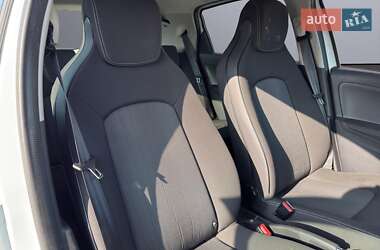 Хэтчбек Renault Zoe 2017 в 