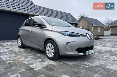 Хэтчбек Renault Zoe 2016 в 