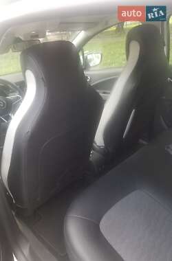 Хэтчбек Renault Zoe 2020 в 