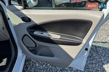 Хэтчбек Renault Zoe 2016 в 