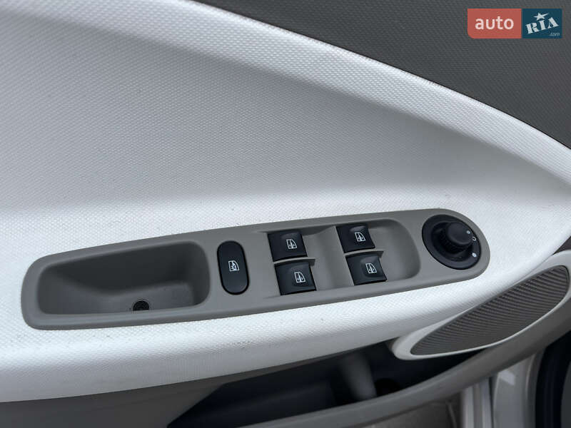 Хэтчбек Renault Zoe 2013 в Борисполе