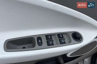 Хэтчбек Renault Zoe 2013 в 