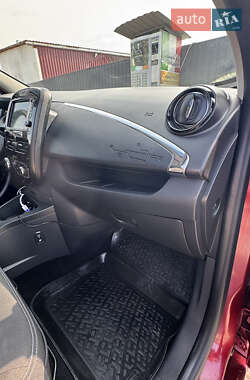 Хэтчбек Renault Zoe 2017 в 