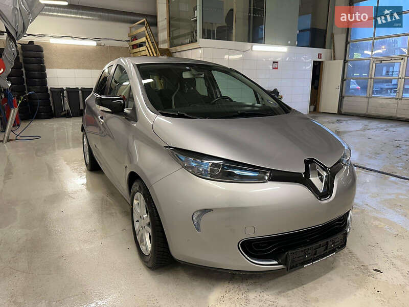 Хэтчбек Renault Zoe 2016 в 