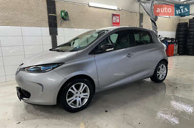 Хэтчбек Renault Zoe 2016 в 