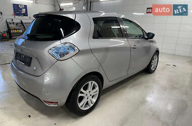 Хэтчбек Renault Zoe 2016 в 