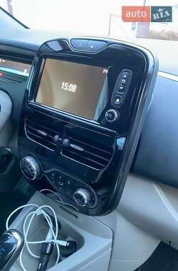 Хэтчбек Renault Zoe 2015 в 