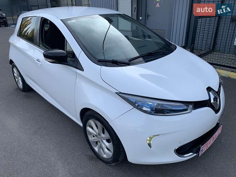 Хэтчбек Renault Zoe 2016 в 