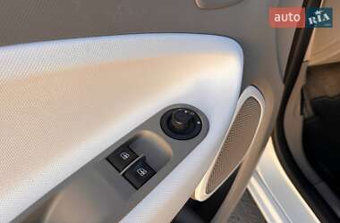 Хэтчбек Renault Zoe 2018 в 