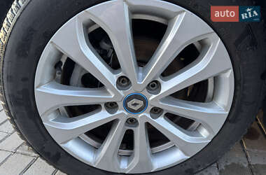 Хэтчбек Renault Zoe 2021 в 