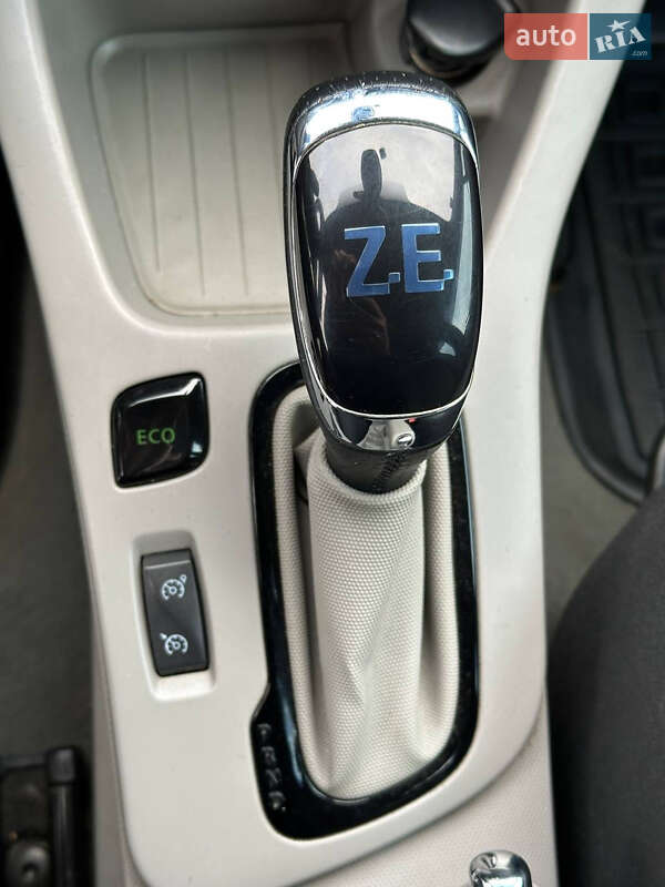 Хэтчбек Renault Zoe 2015 в Киеве