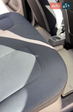 Хэтчбек Renault Zoe 2014 в 