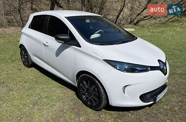 Хэтчбек Renault Zoe 2017 в 