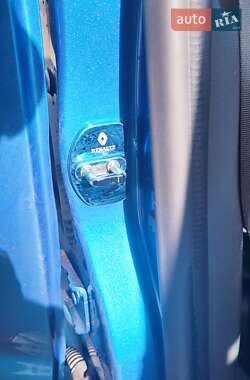 Хэтчбек Renault Zoe 2019 в 