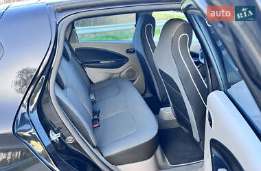 Хэтчбек Renault Zoe 2015 в 