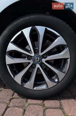 Хэтчбек Renault Zoe 2020 в 