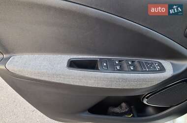 Хетчбек Renault Zoe 2020 в 