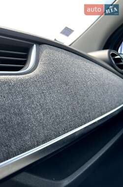 Хэтчбек Renault Zoe 2020 в 