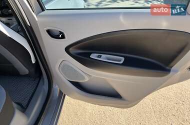 Хэтчбек Renault Zoe 2016 в 