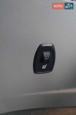 Хэтчбек Renault Zoe 2015 в 