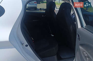 Хэтчбек Renault Zoe 2018 в 