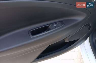 Хэтчбек Renault Zoe 2020 в 