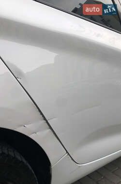 Хэтчбек Renault Zoe 2017 в 