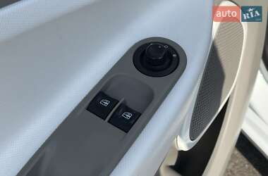 Хетчбек Renault Zoe 2015 в 