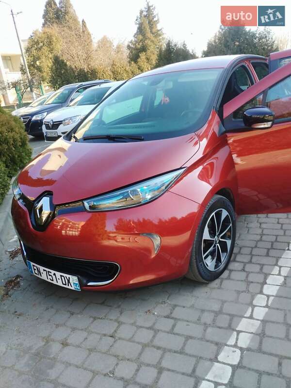 Хэтчбек Renault Zoe 2018 в 