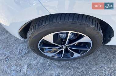 Хэтчбек Renault Zoe 2019 в 