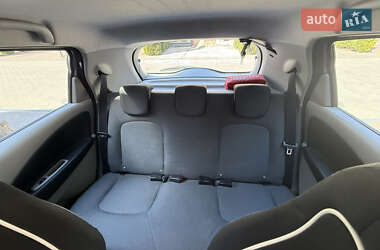 Хэтчбек Renault Zoe 2014 в 