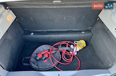 Хетчбек Renault Zoe 2016 в 