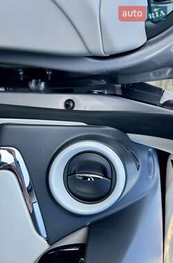 Хетчбек Renault Zoe 2016 в 