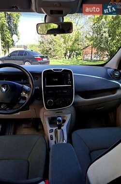 Хетчбек Renault Zoe 2015 в 