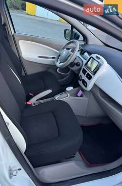 Хэтчбек Renault Zoe 2016 в 