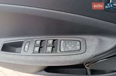 Хэтчбек Renault Zoe 2020 в 