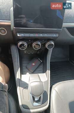 Хэтчбек Renault Zoe 2020 в 