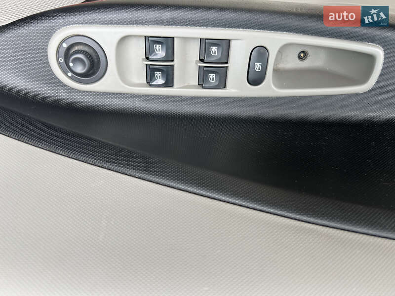 Хетчбек Renault Zoe 2014 в Хмельницькому