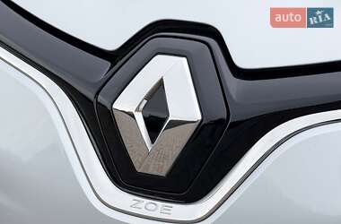 Хэтчбек Renault Zoe 2021 в 