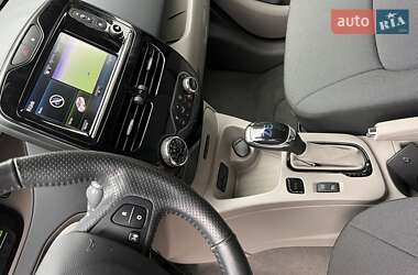 Хетчбек Renault Zoe 2016 в 