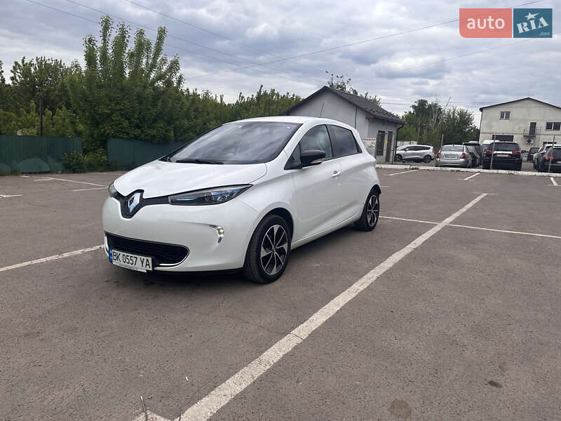 Хэтчбек Renault Zoe 2015 в 