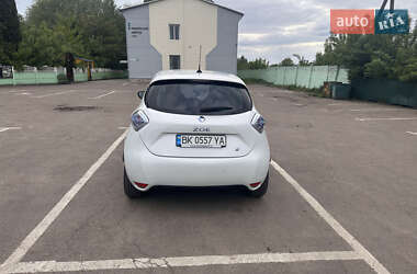 Хэтчбек Renault Zoe 2015 в 